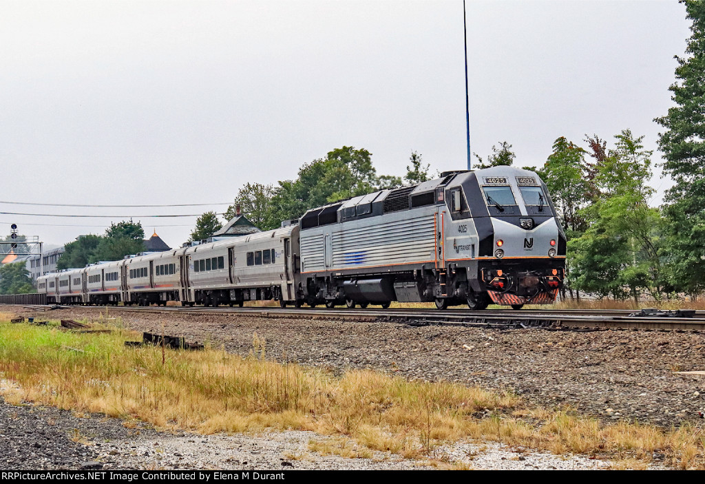 NJT 4025 on train 1160